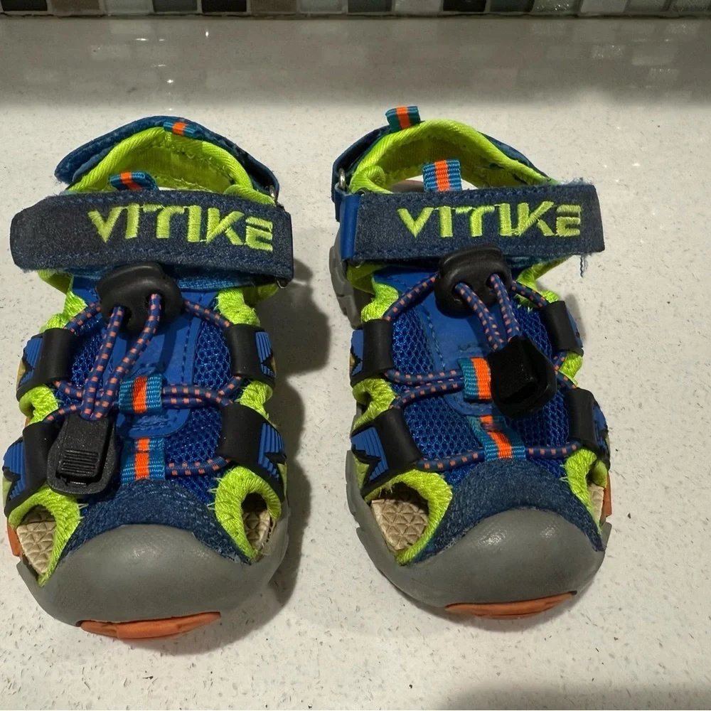 Bundle of 2 items /Kids Outdoor Sandals/Black & Blue and Green/boy size 6